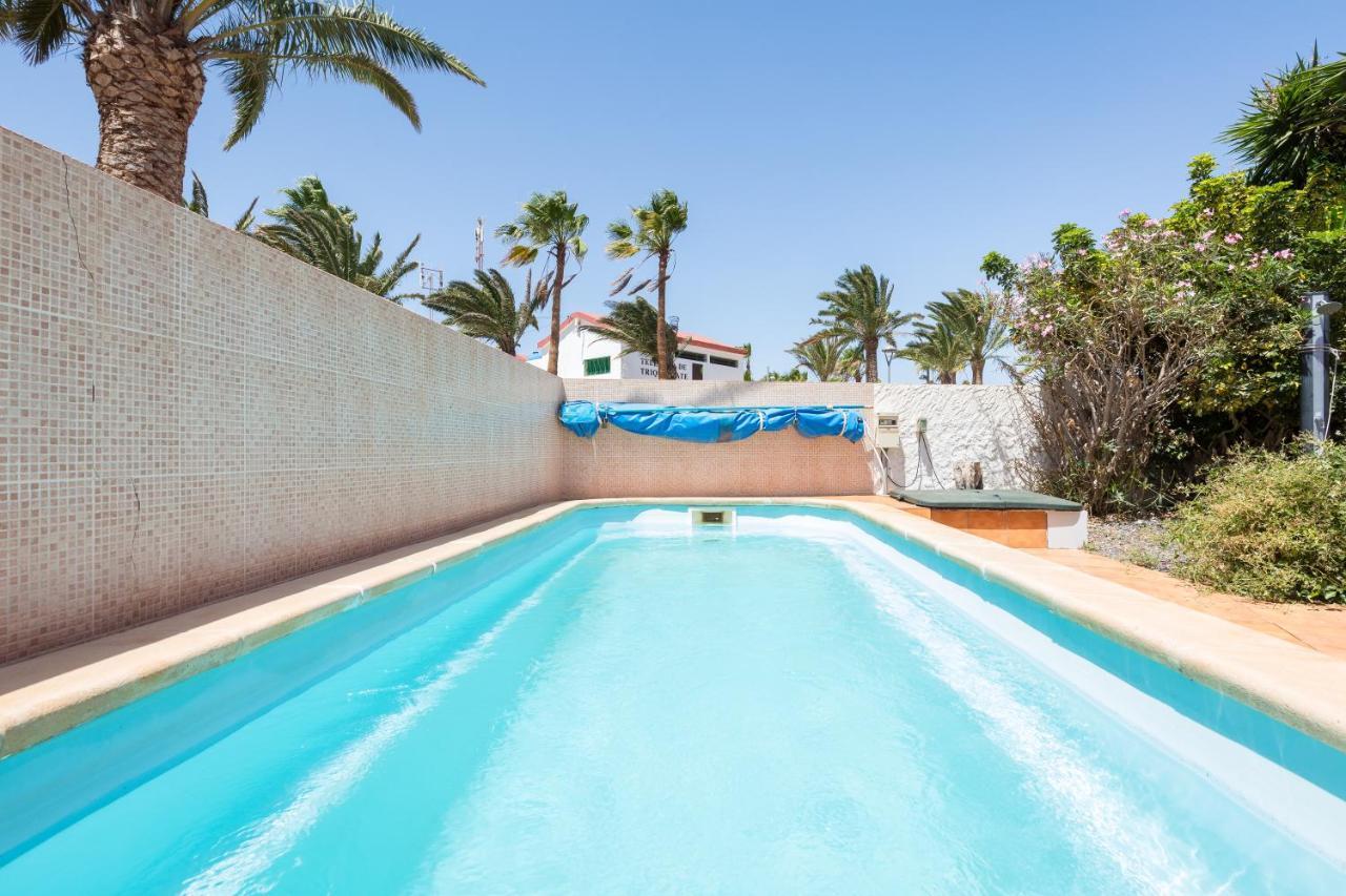 Home2Book Quiet Villa With Private Pool Triquivijate Екстериор снимка