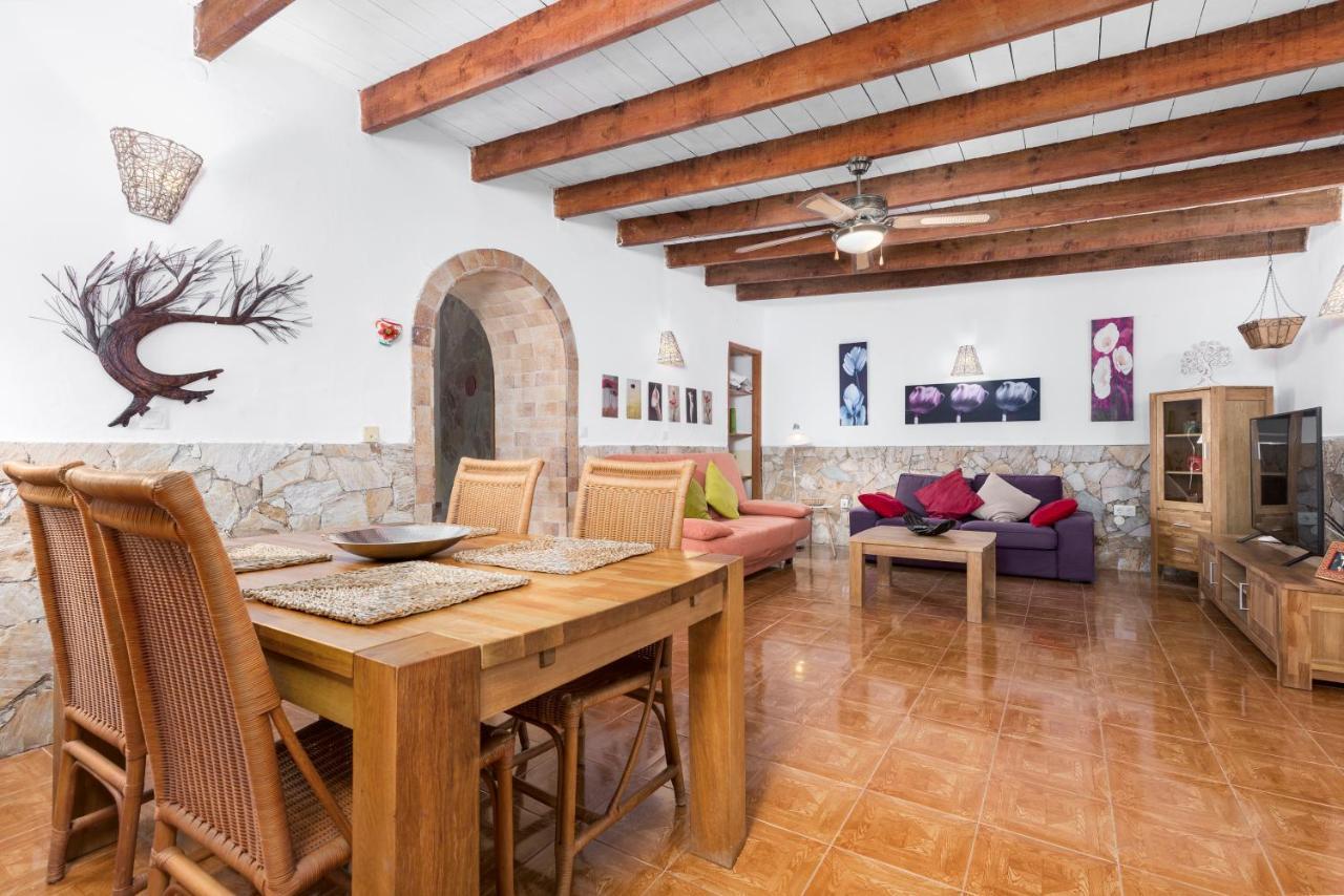 Home2Book Quiet Villa With Private Pool Triquivijate Екстериор снимка