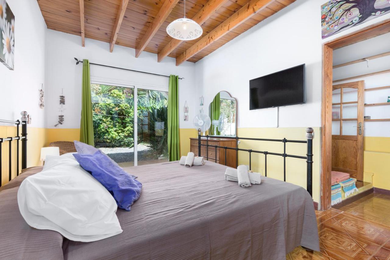 Home2Book Quiet Villa With Private Pool Triquivijate Екстериор снимка