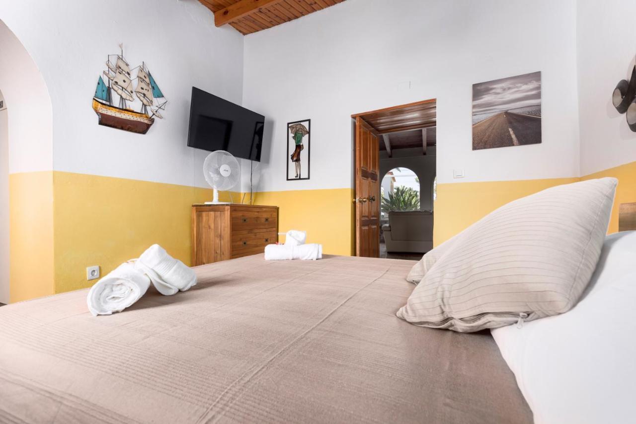 Home2Book Quiet Villa With Private Pool Triquivijate Екстериор снимка