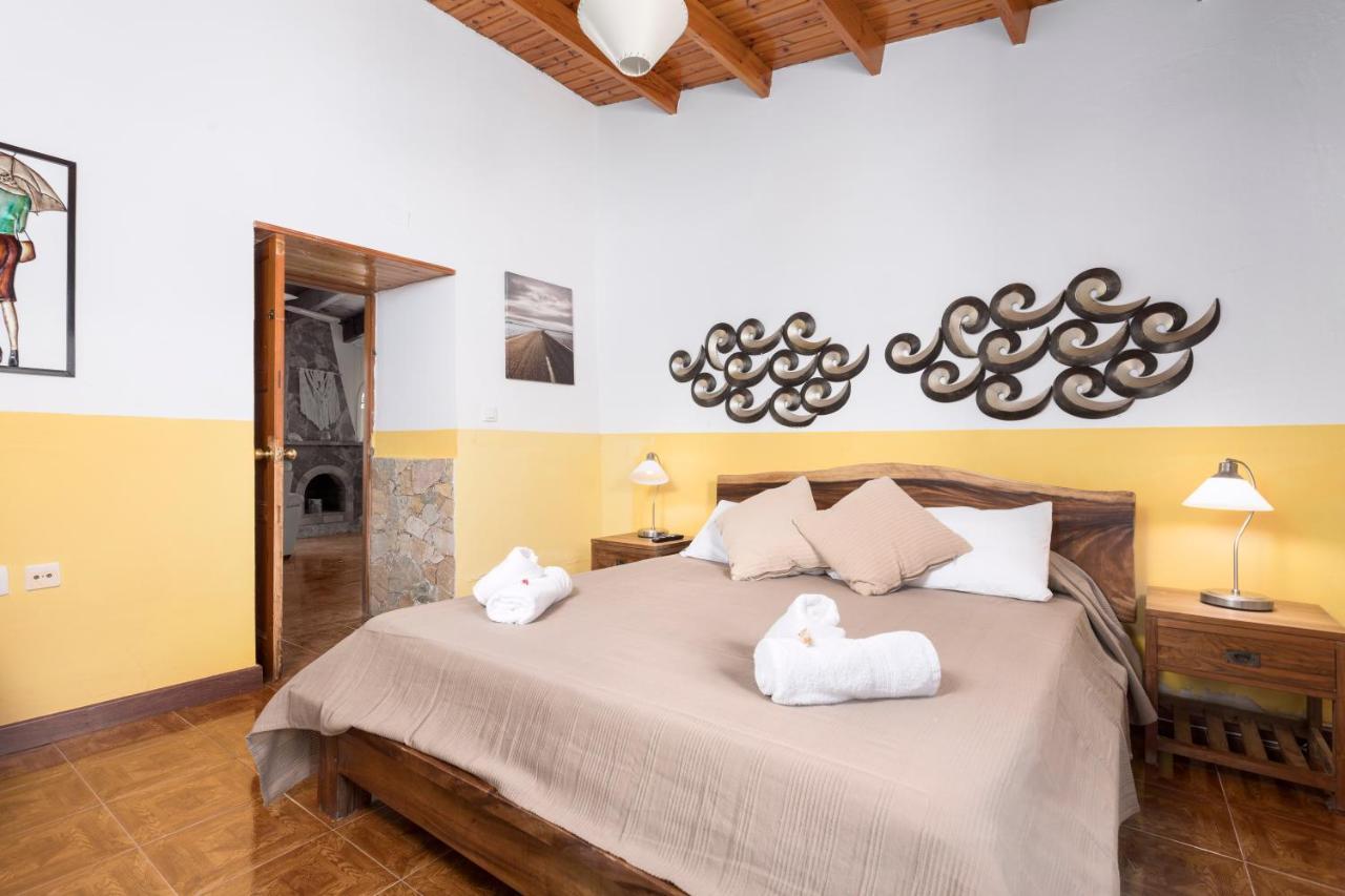 Home2Book Quiet Villa With Private Pool Triquivijate Екстериор снимка
