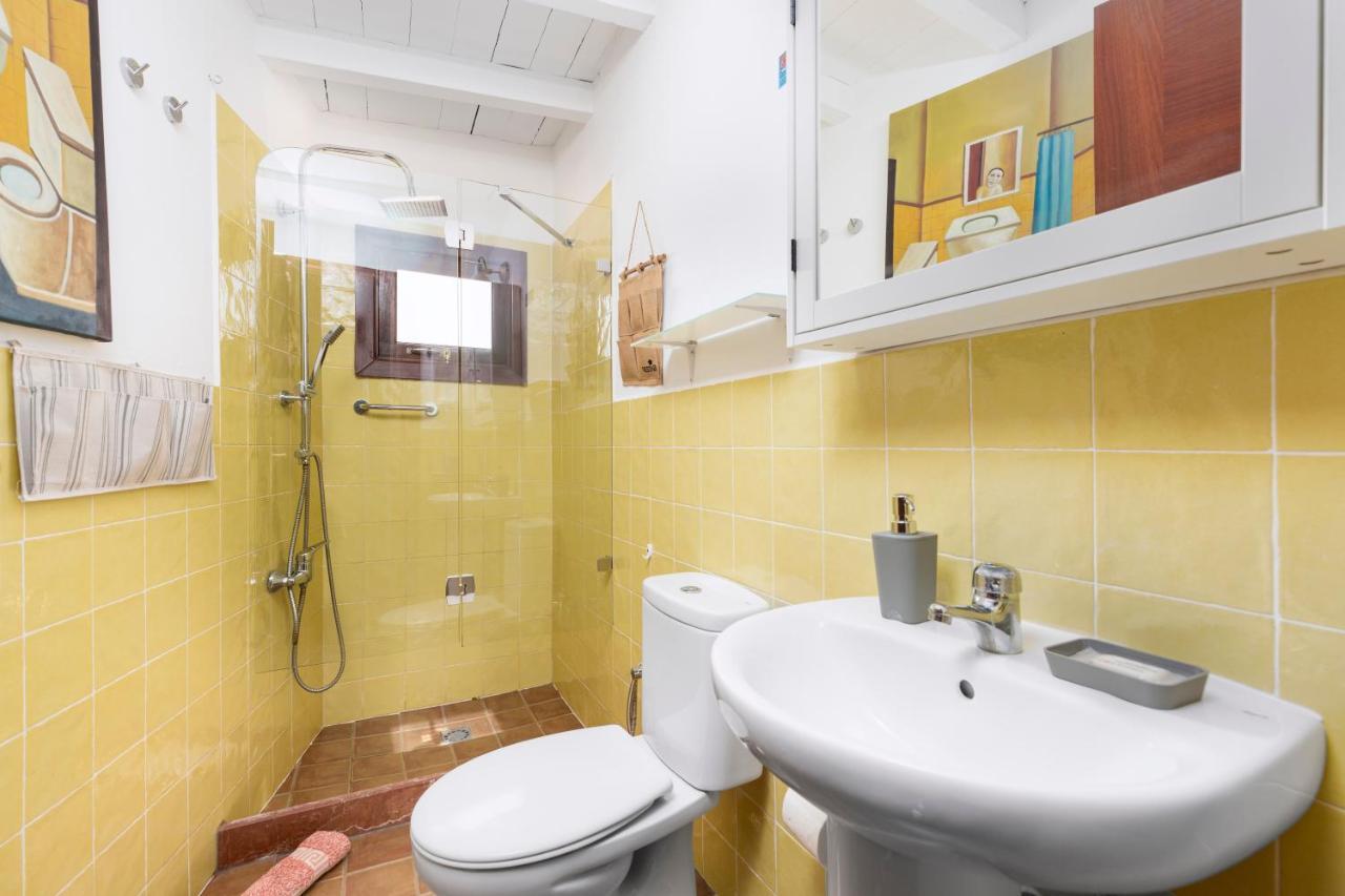 Home2Book Quiet Villa With Private Pool Triquivijate Екстериор снимка
