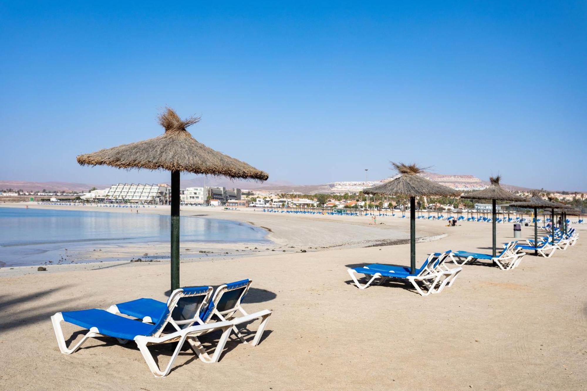 Home2Book Quiet Villa With Private Pool Triquivijate Екстериор снимка