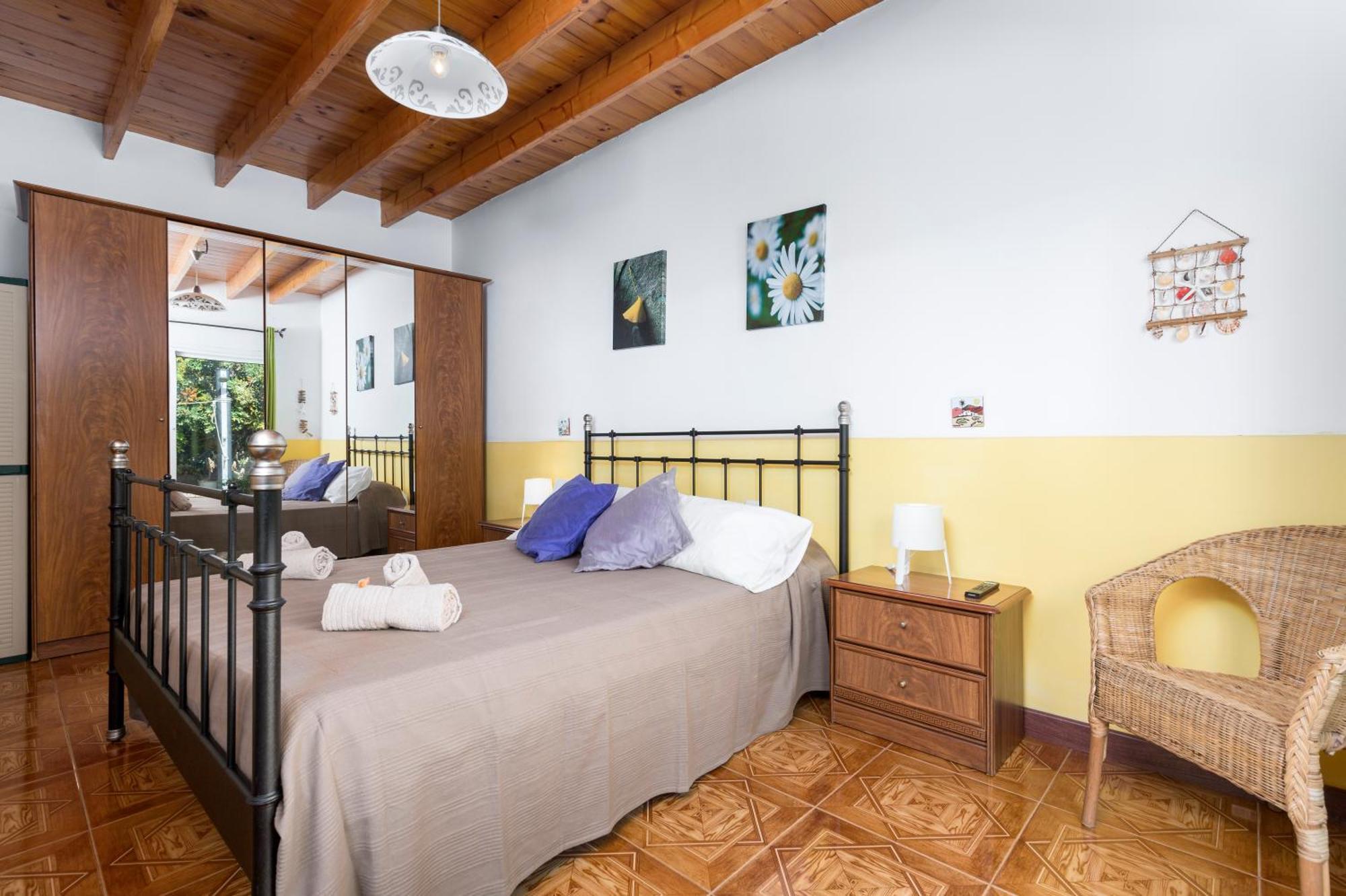 Home2Book Quiet Villa With Private Pool Triquivijate Екстериор снимка